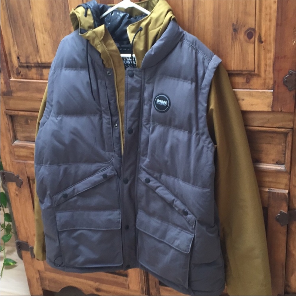 Nwot Oakley Factory Pilot ski coat. XXL.